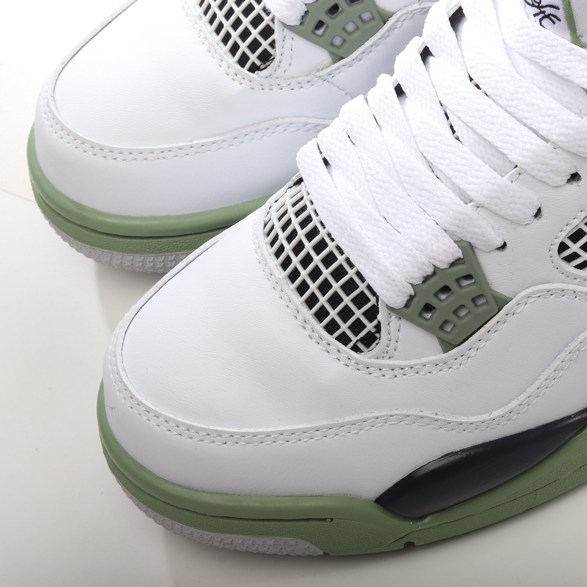 Nike Air Jordan 4